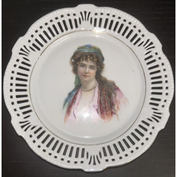 Beautiful RARE *GYPSY WOMEN* Joseph Schachtel made in Germany Porcelain Plate - Picture 1 of 4
